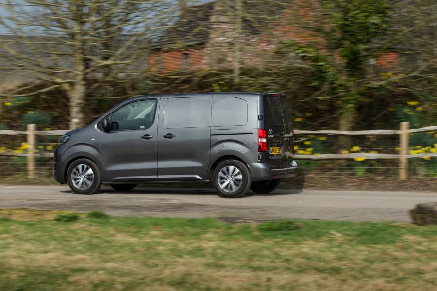 Toyota ProAce Van Compact 2017 года  (UK) (фото 22 из 32)